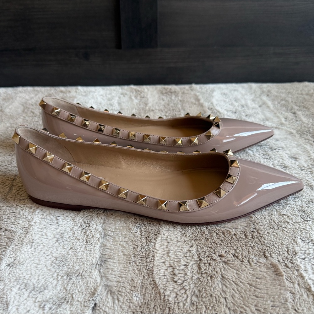 Valentino Garavani Rockstud Pointed Toe Ballerina Flat in Poudre Size 38 US 8 - Picture 6 of 16